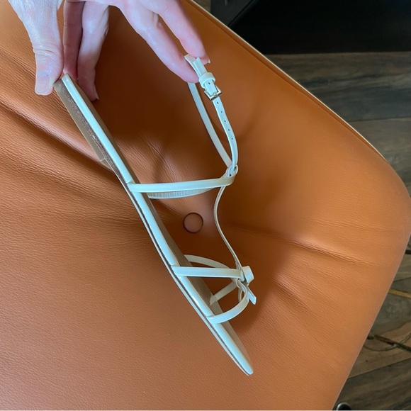 Reformation Maya White Patent Leather Bow Detail Strappy Flat Sandal 8.5 - Picture 4 of 6